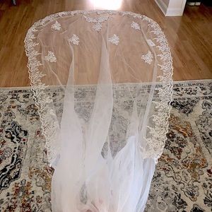 9f wedding veil beautiful white/ivory color